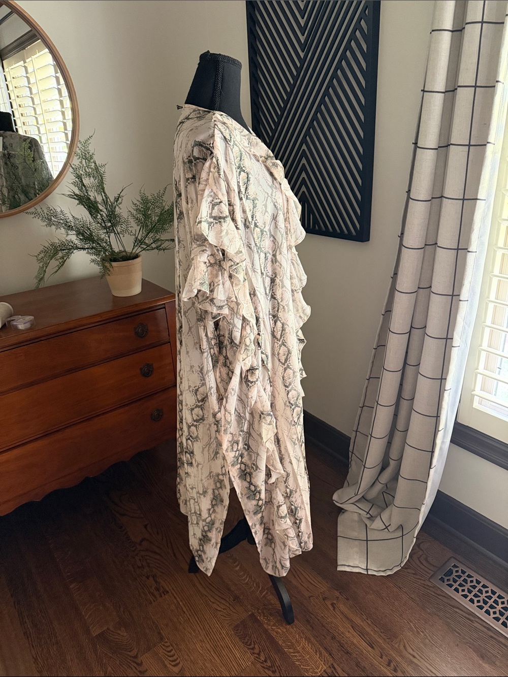 DAVI & DANI Neutral Snake-Print Ruffle Kimono medium - Picture 3 of 13
